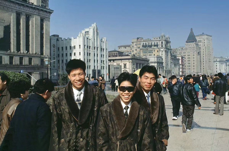 外滩的时尚弄潮儿, 上海 ©️罗伯特·凡德·休斯特, 1993